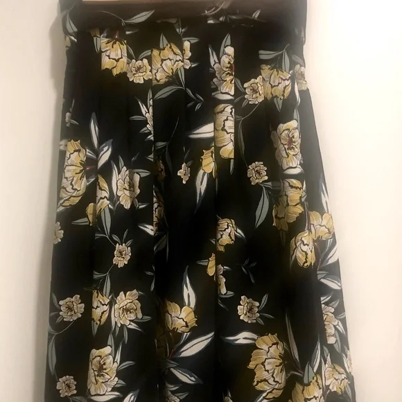Zara black floral midi length paperbag waist skirt with pockets - size S - Picture 2 of 6